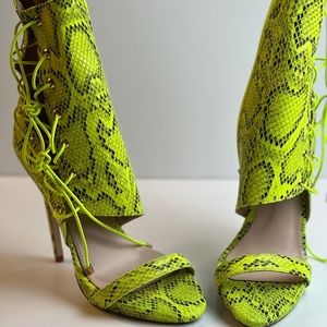 Azalea Wang Lime Green Snakeskin heels size 8